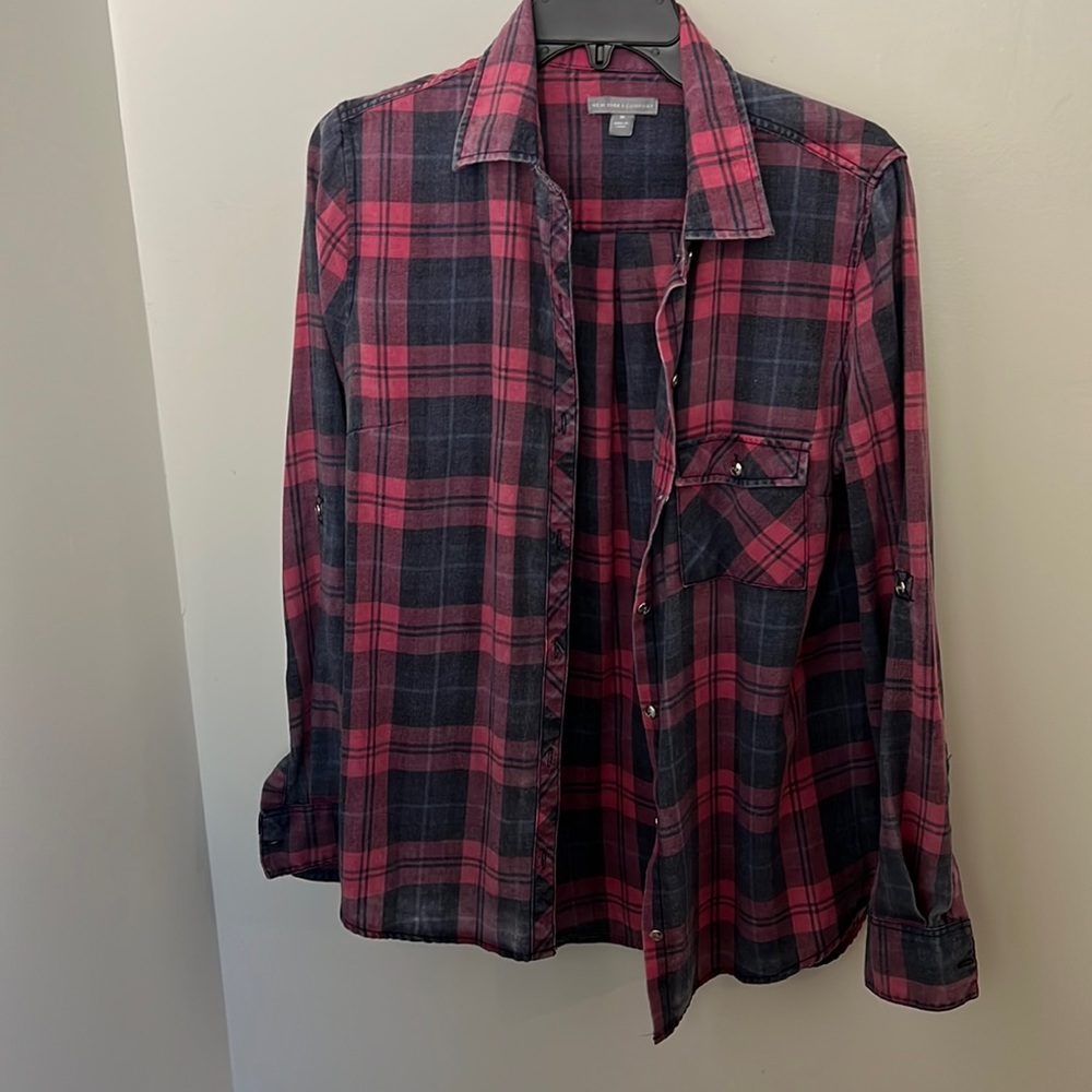 Plaid faded pink/black button down top